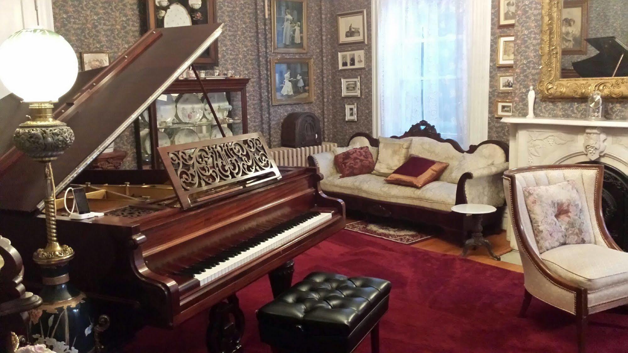 Bellinger Rose Bed & Breakfast Herkimer Экстерьер фото
